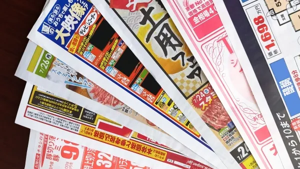 店舗チラシの束